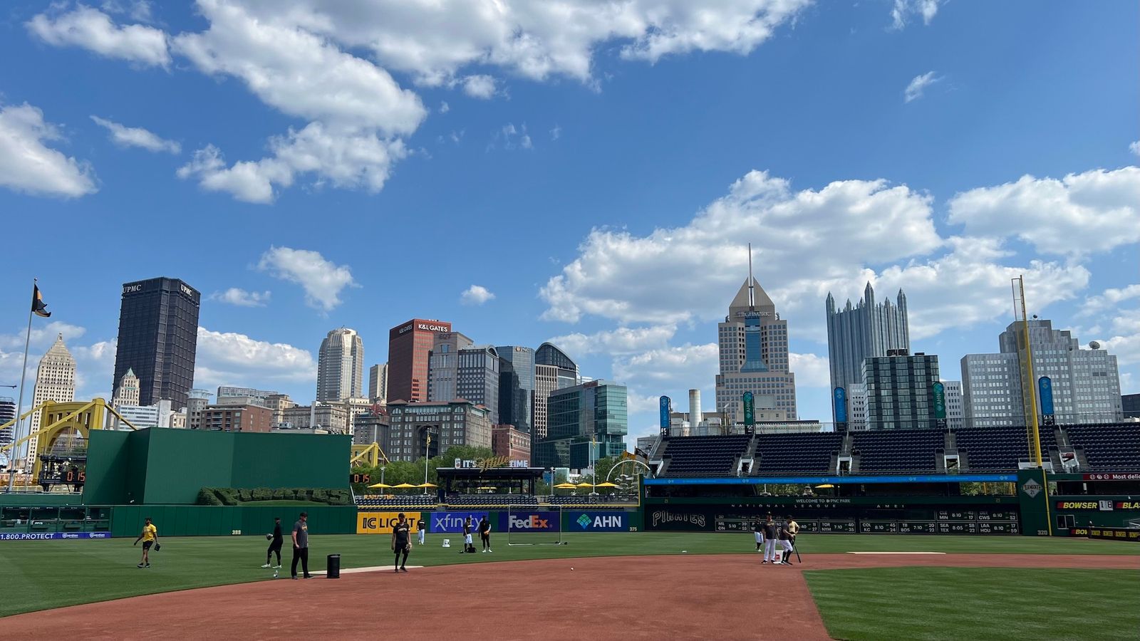 Pirates vs. Brewers, 6:40 p.m. taken on the North Shore (Live coverage). Photo by DEJAN KOVACEVIC / DKPS